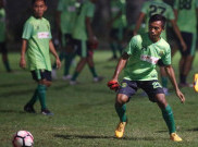 Bek Muda Persebaya Kaget Terima Sanksi Komdis PSSI