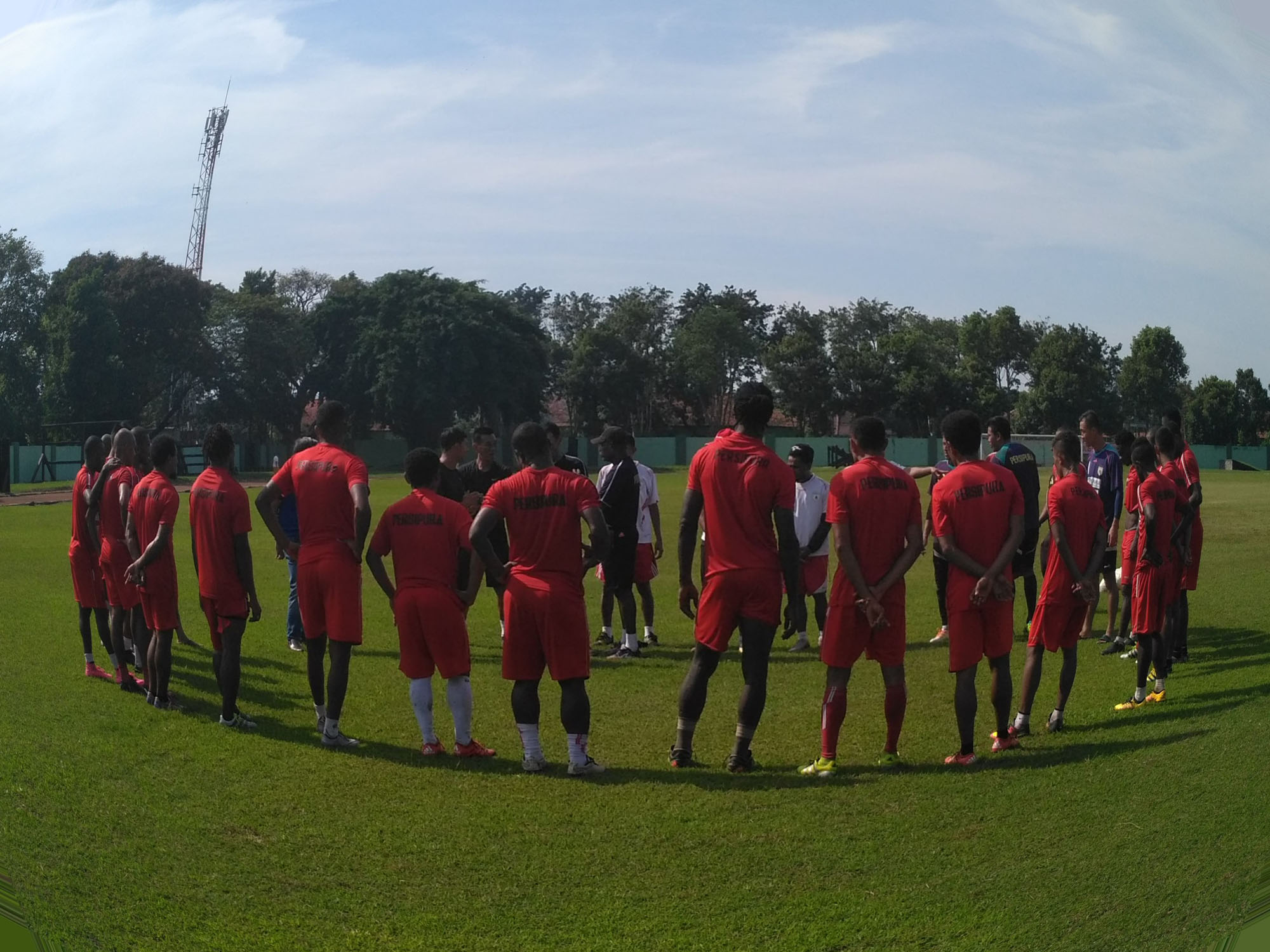 Persipura Pertanyakan Pemecatan Tigor Shalomboboy dan Risha Adiwijaya dari PT LIB