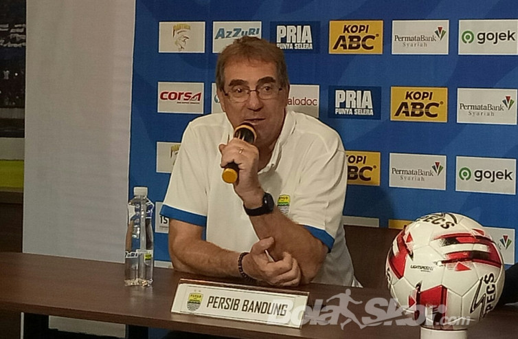 Robert Alberts Bocorkan Jadwal Launching Persib Bandung 2020