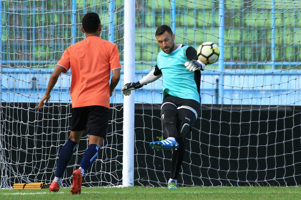 Srdjan Ostojic Kemungkinan Tak Jadi Kiper Utama Arema FC Saat Hadapi Persib
