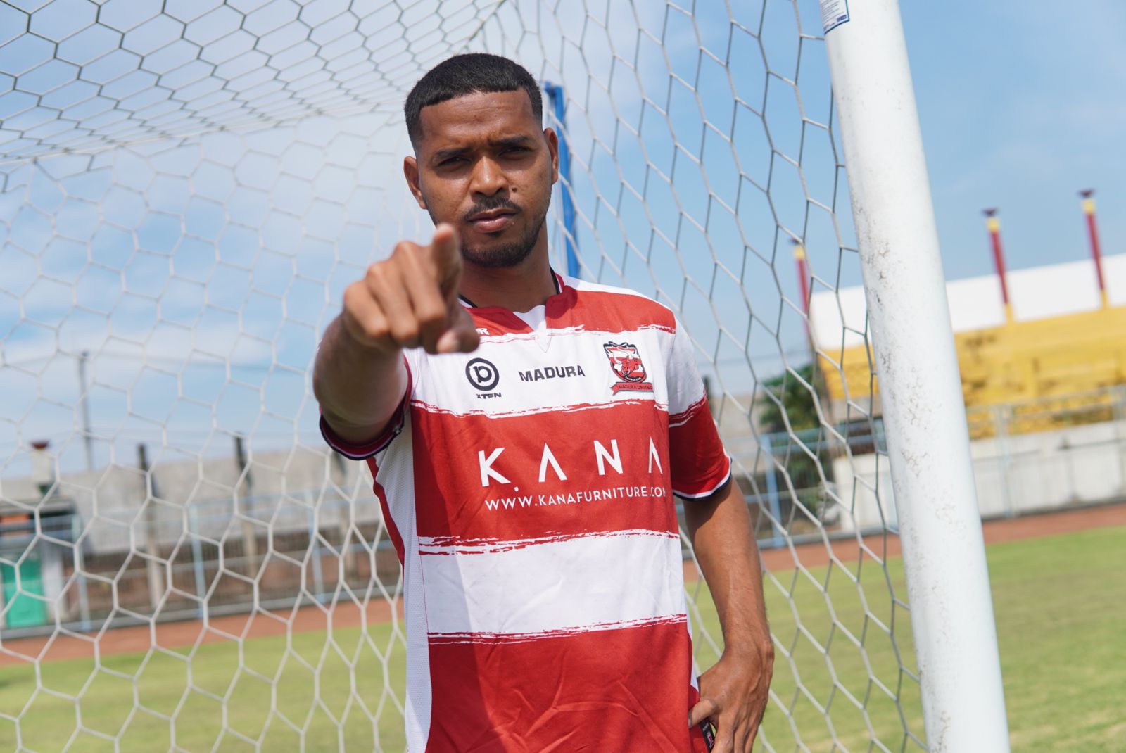 Hasyim Kipuw Merapat ke Madura United, Taufik Hidayat Menyusul?