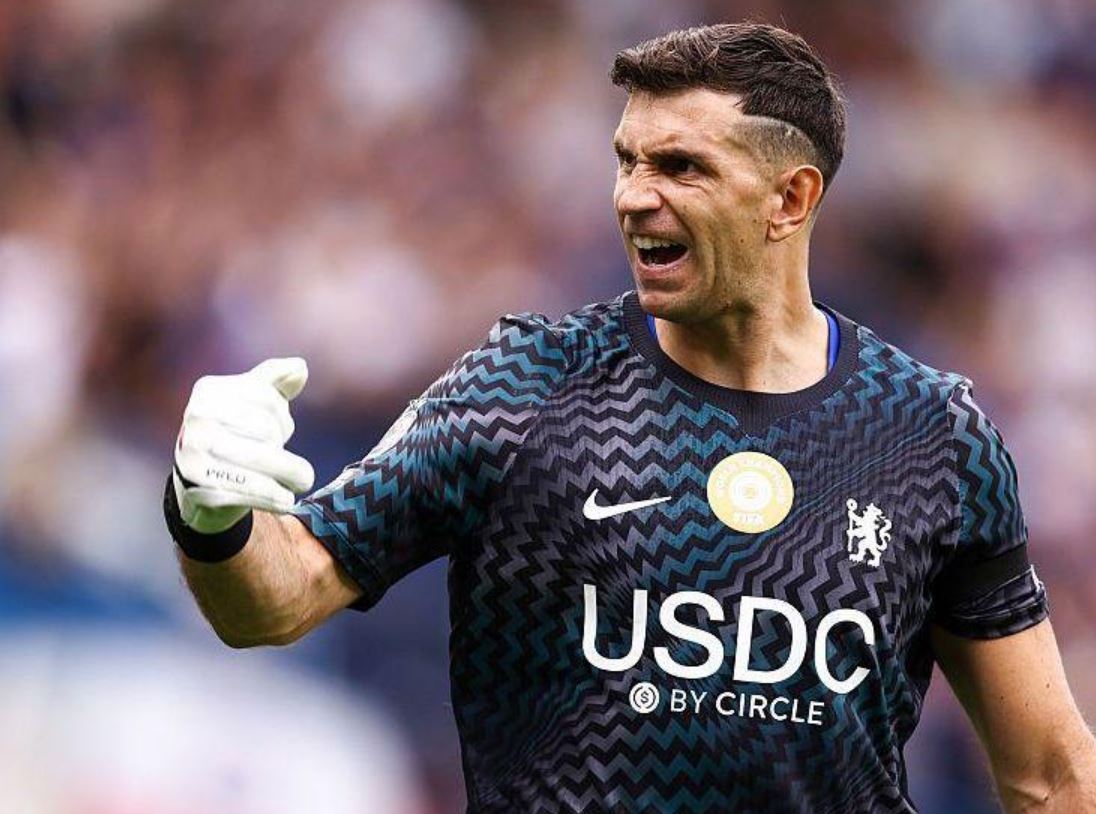 Baru Gabung Chelsea, Emiliano Martinez Langsung Menyingkirkan Robert Sanchez