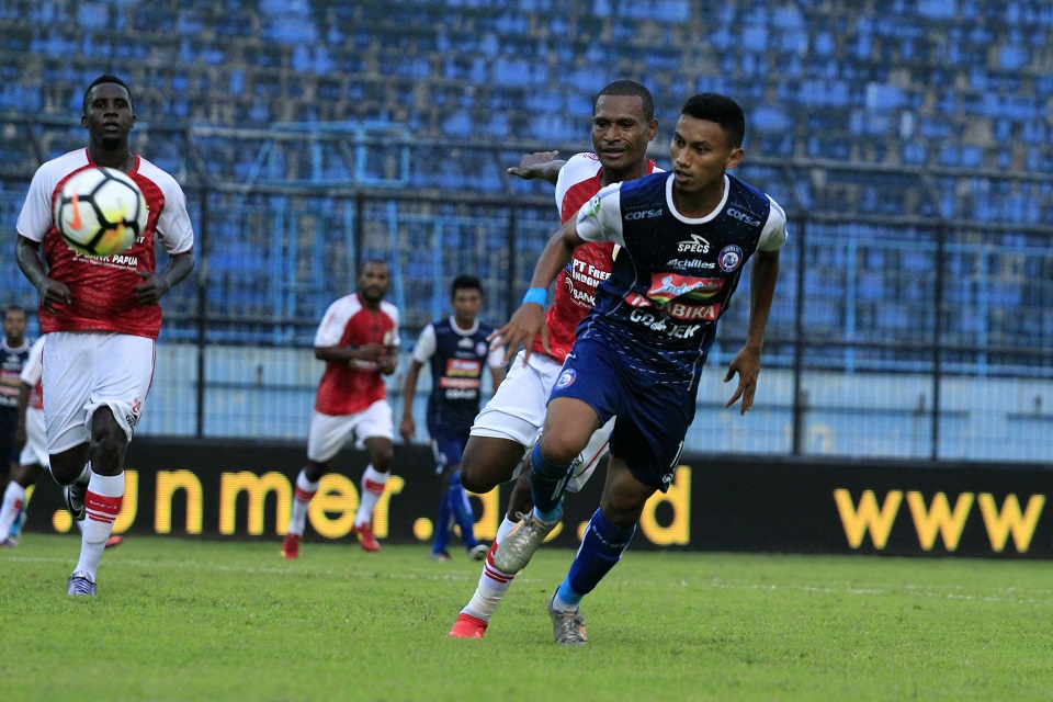 Alasan Joko Susilo Parkir Dua Pemain Asing Andalannya Saat Arema FC Kalahkan Persipura