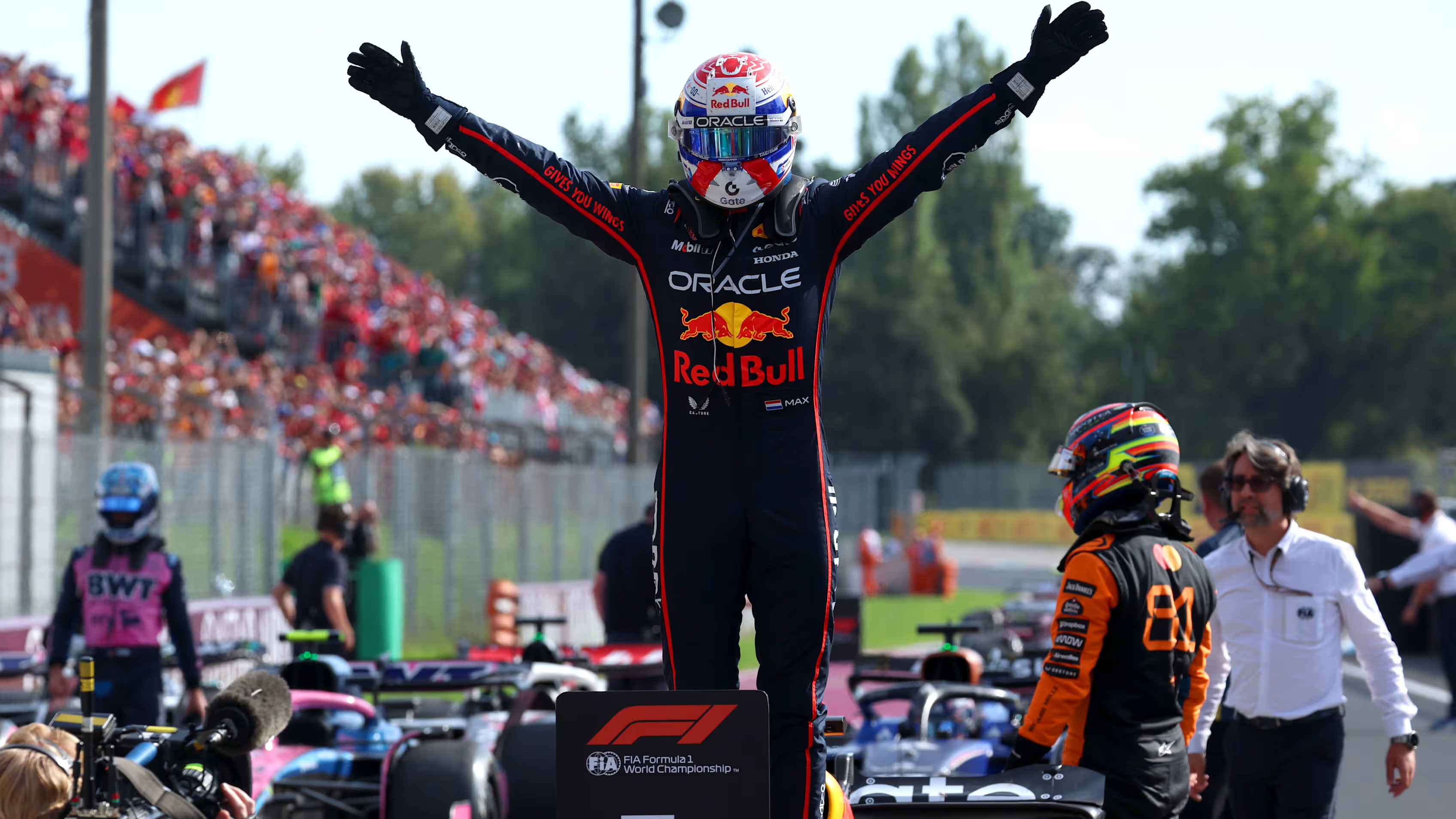 Verstappen Sukses Permalukan Duo McLaren