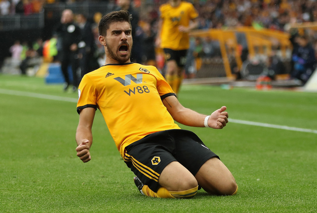 Duel Duo Manchester Rebutkan Servis Gelandang Wolves