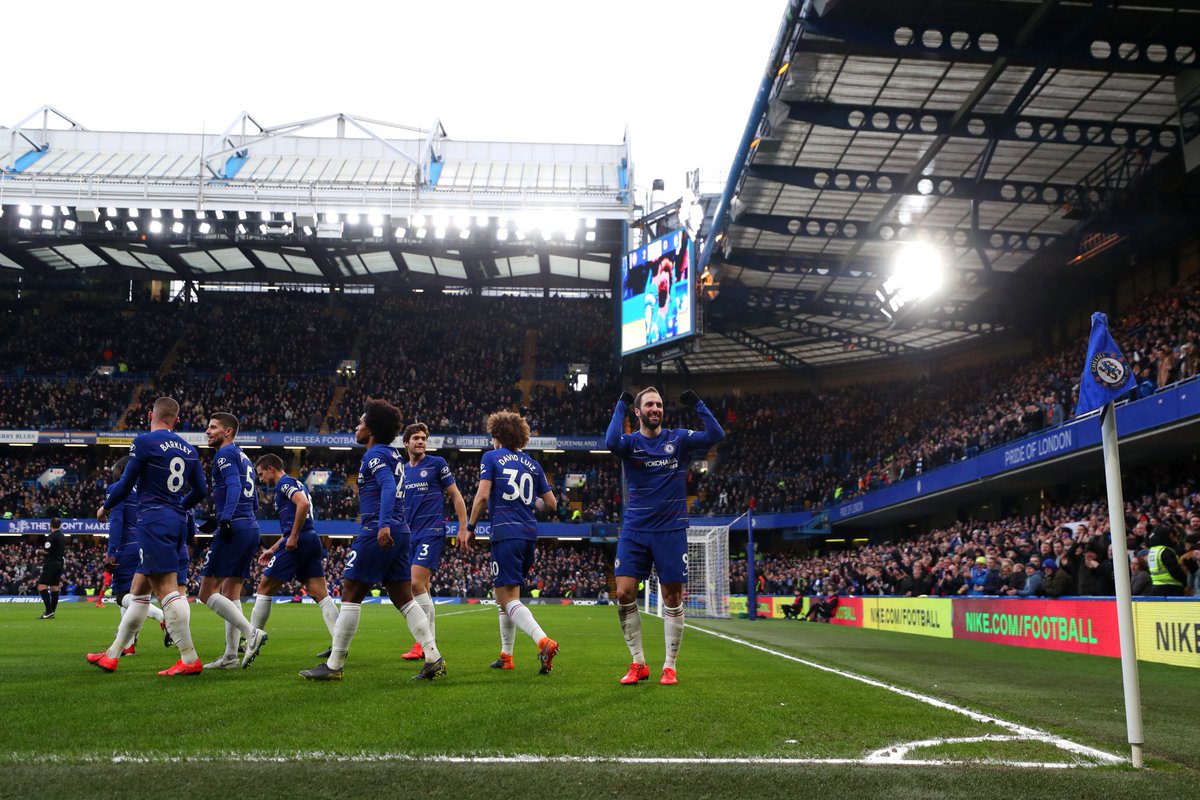 Chelsea 5-0 Huddersfield: Higuain Catat Sejarah, The Blues Balik ke 4 Besar