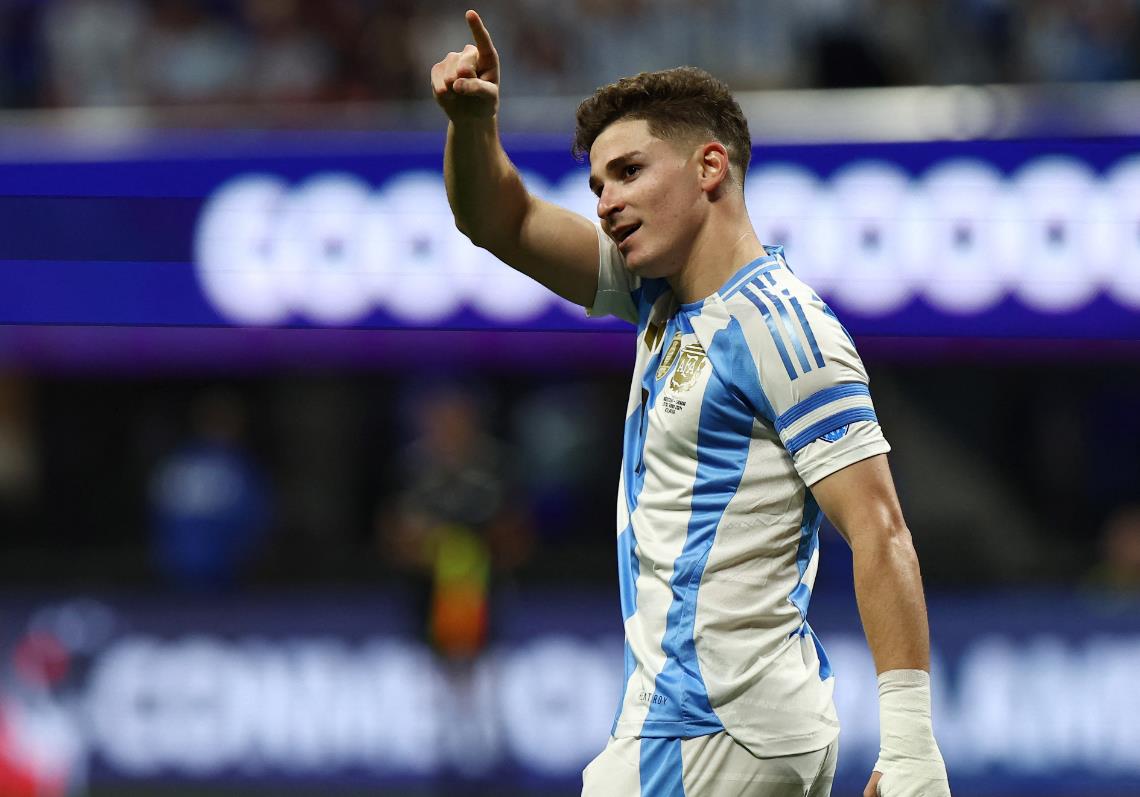 Oportunis Lihat Peluang, Arsenal Pantau Situasi Julian Alvarez di Manchester City