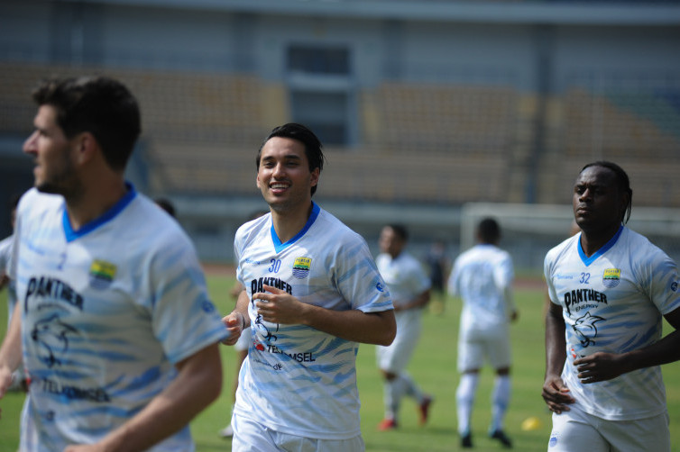 Victor Igbonefo Tanggapi Kekurangan Persib Hadapi Set Piece