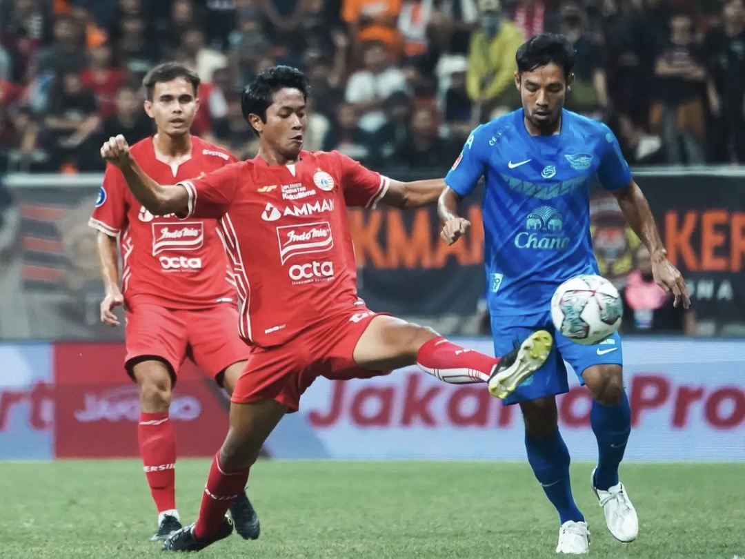 Pelatih Chonburi FC Takjub dengan Kemegahan JIS dan Atmosfer yang Diciptakan The Jakmania