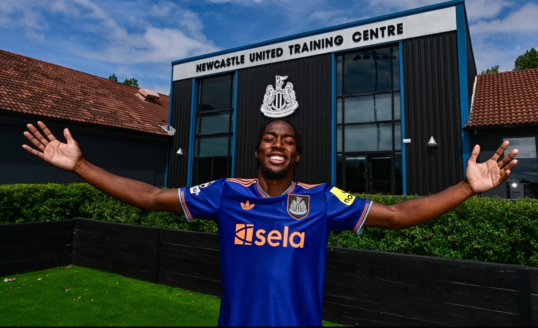 Resmi Gabung Newcastle United, Anthony Elanga Tidak Sabar Main Bareng Alexander Isak