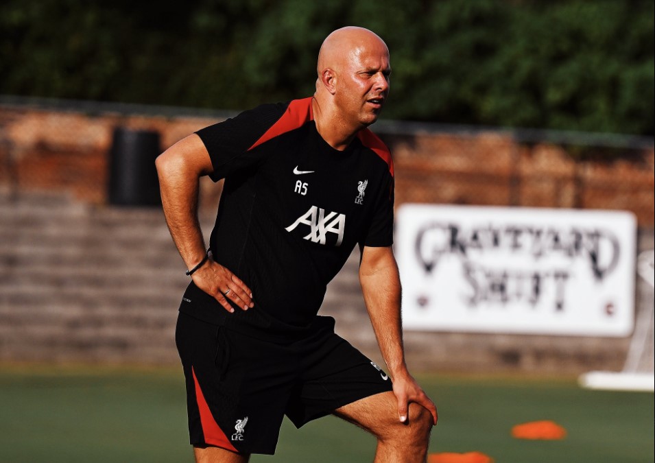 Soal Gelandang Bertahan Utama Liverpool, Arne Slot Bimbang Tentukan Pilihan