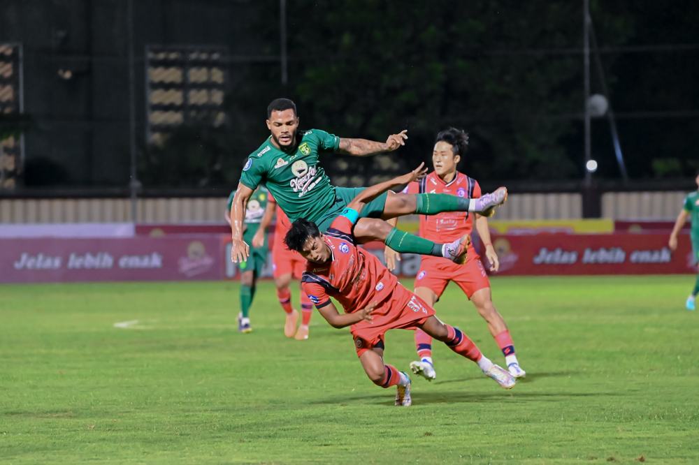 Persebaya Nyaris Gagal Menang, Aji Santoso Bela Arief Catur