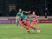 Persebaya Nyaris Gagal Menang, Aji Santoso Bela Arief Catur