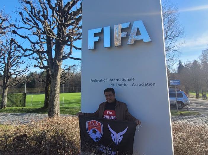 Berawal Penasaran, Dirtek Imran Soccer Academy Datangi Kantor FIFA dan Stadion Eropa