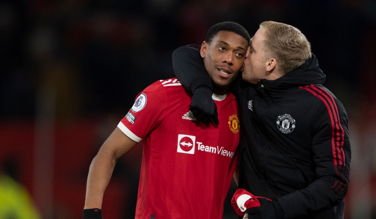 Kisah Martial dan Van de Beek di Man United Belum Usai