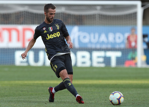Miralem Pjanic Sebut Juventus Berambisi Rengkuh Semua Gelar