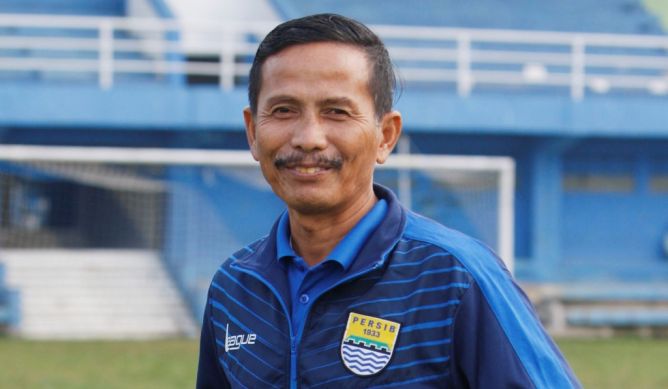 Djanur Resmi Mundur Dari Kursi Pelatih Persib