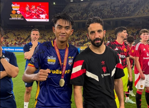 Bek Persib Kakang Rudianto Dapat 2 Trofi dalam Sepekan, Manchester United 0