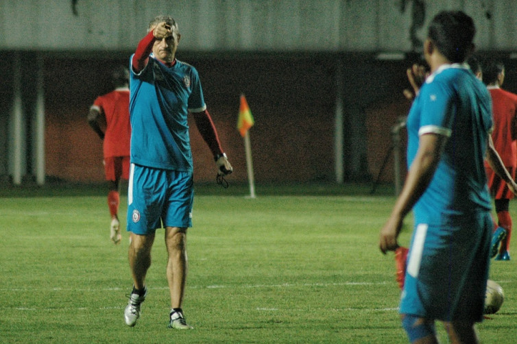 Respons Milomir Seslija Usai Latihan Arema FC Hanya Diikuti 9 Pemain Pasca Libur Lebaran