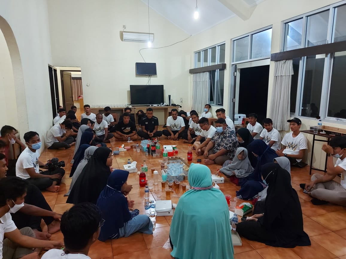 Dewa United FC Berbagi Kebahagiaan bersama Anak Yatim