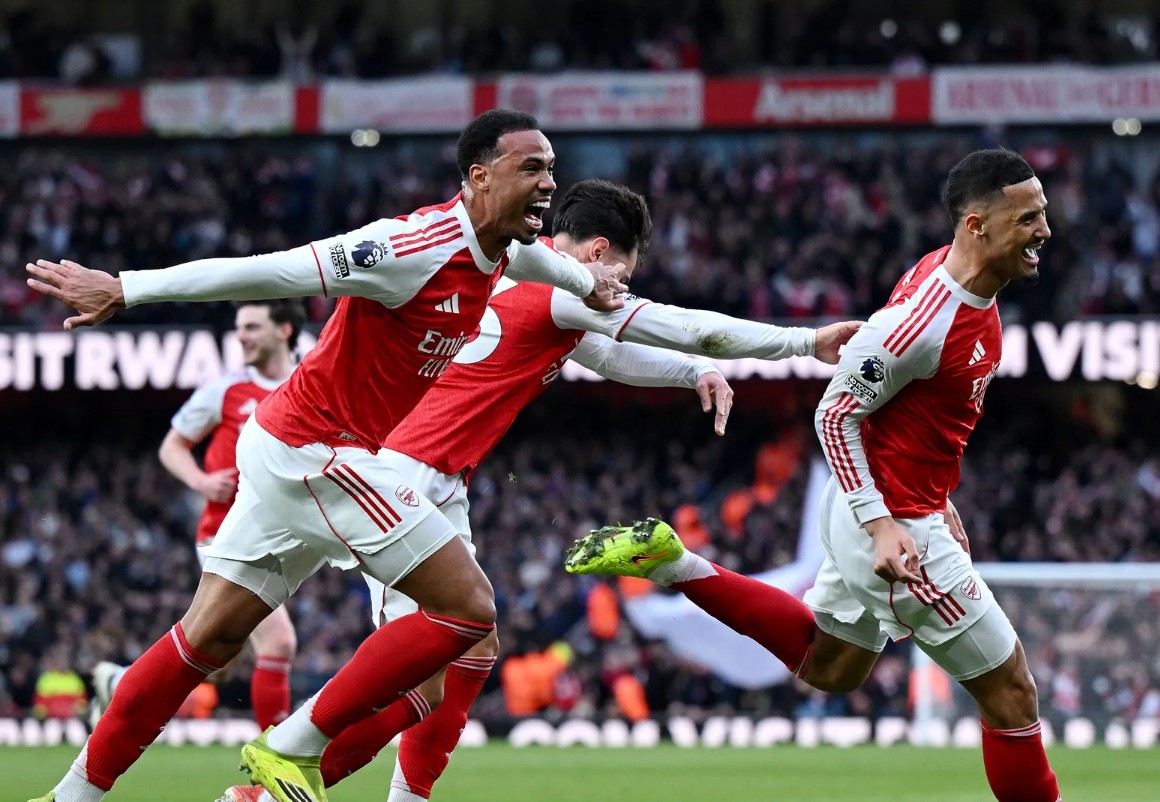 Hasil Premier League: Diwarnai Tiga Gol Corner dan Kartu Merah, Arsenal Bekuk Chelsea