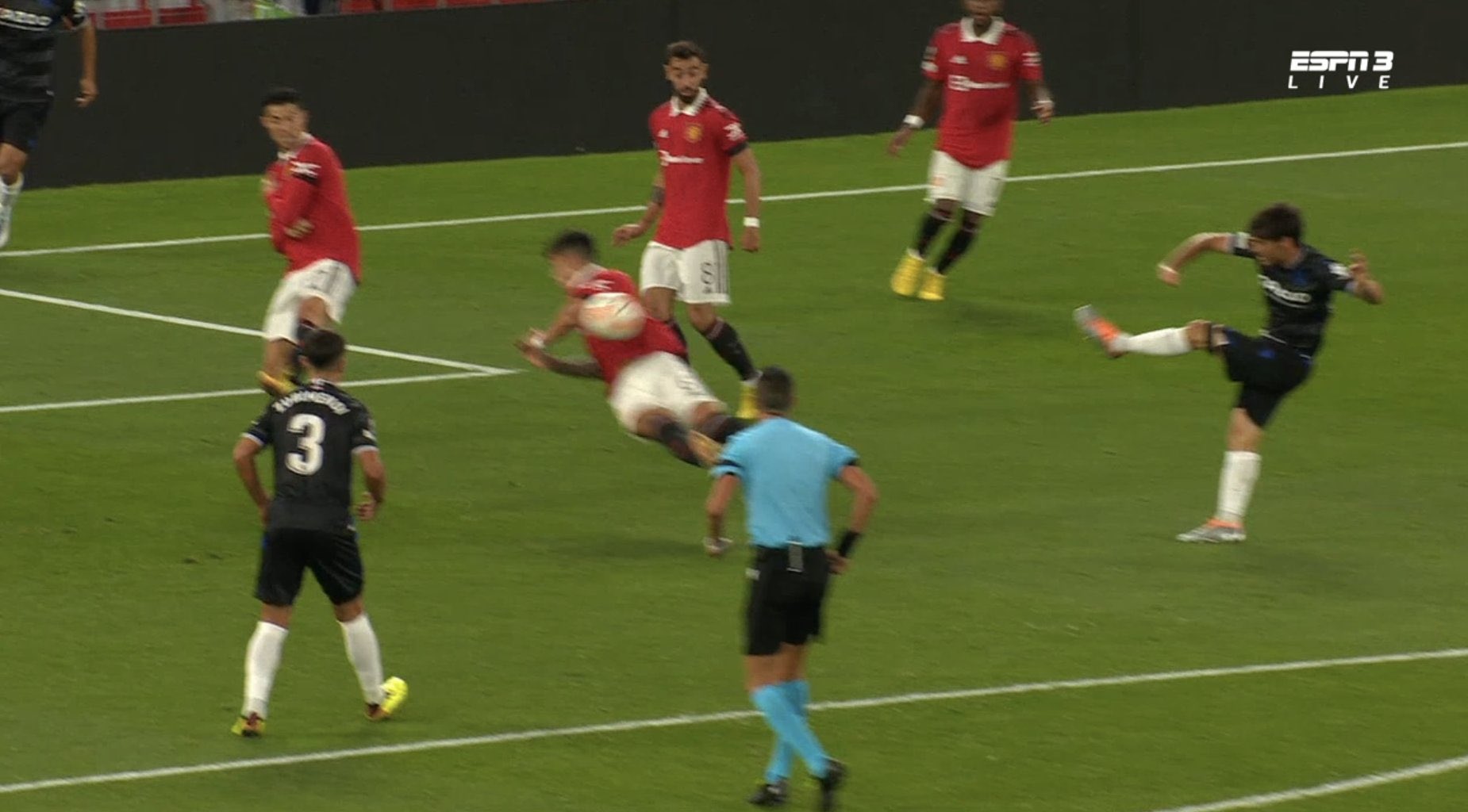 Manchester United Kalah karena Penalti Kontroversial
