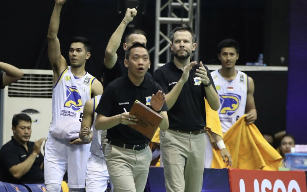Main di Divisi Putih, Prawira Bandung Tak Gentar