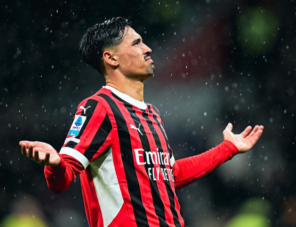 AC Milan Menang Besar di Udinese, Tijjani Reinders Samai Rekor Marco van Basten