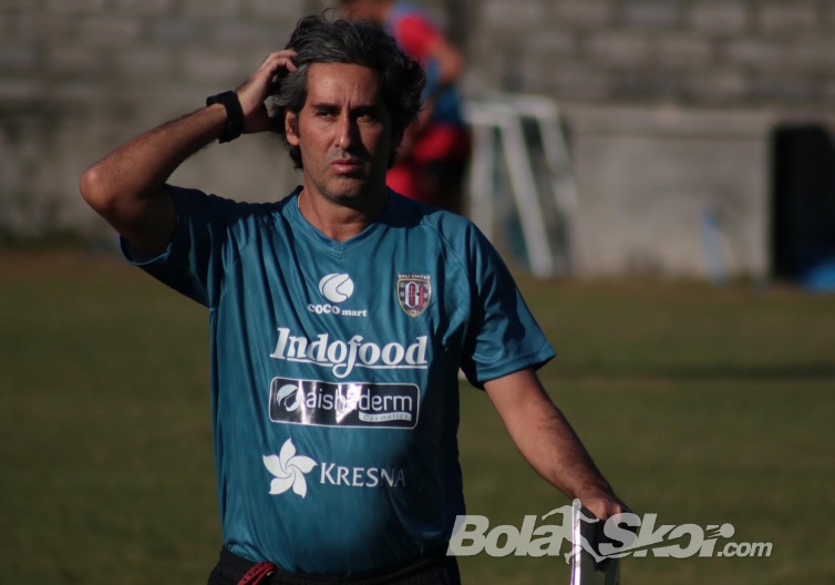 Pelatih Bali United Stefano Cugurra Buta Perkembangan Than Quang Ninh