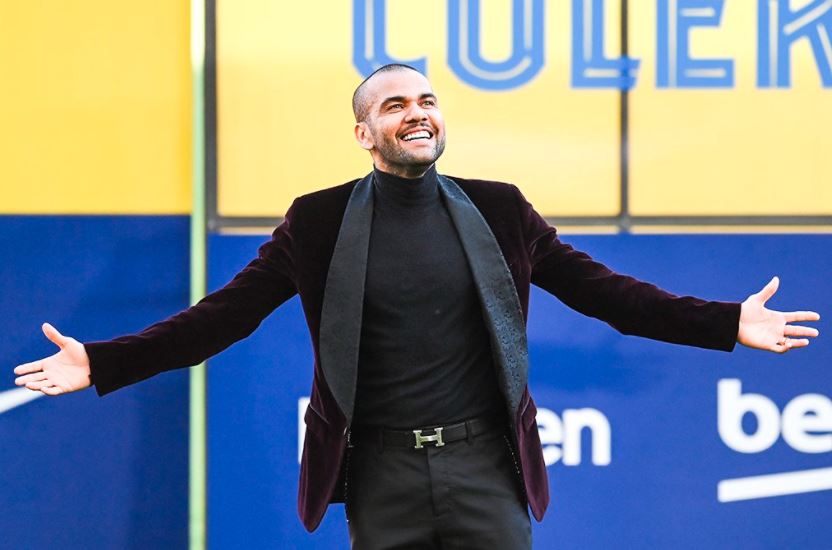 Perkenalan Dani Alves di Barcelona, dari Candaan soal Messi hingga Nyeker di Stadion