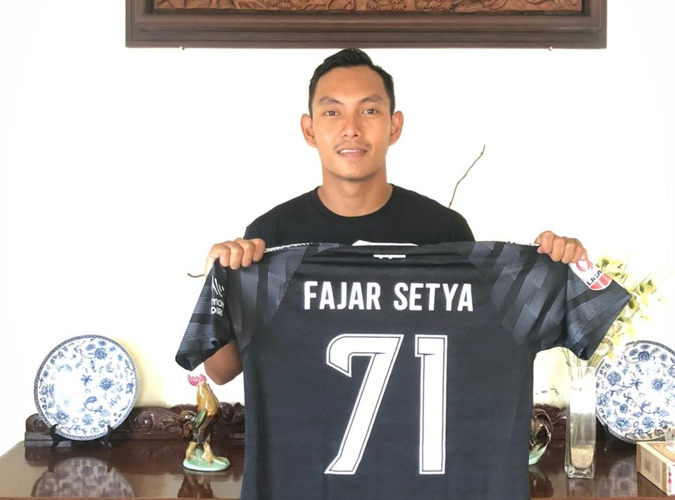 Kiper Persik Kediri Lelang Jersey untuk Ikut Melawan Virus Corona