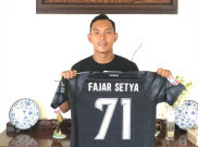 Kiper Persik Kediri Lelang Jersey untuk Ikut Melawan Virus Corona