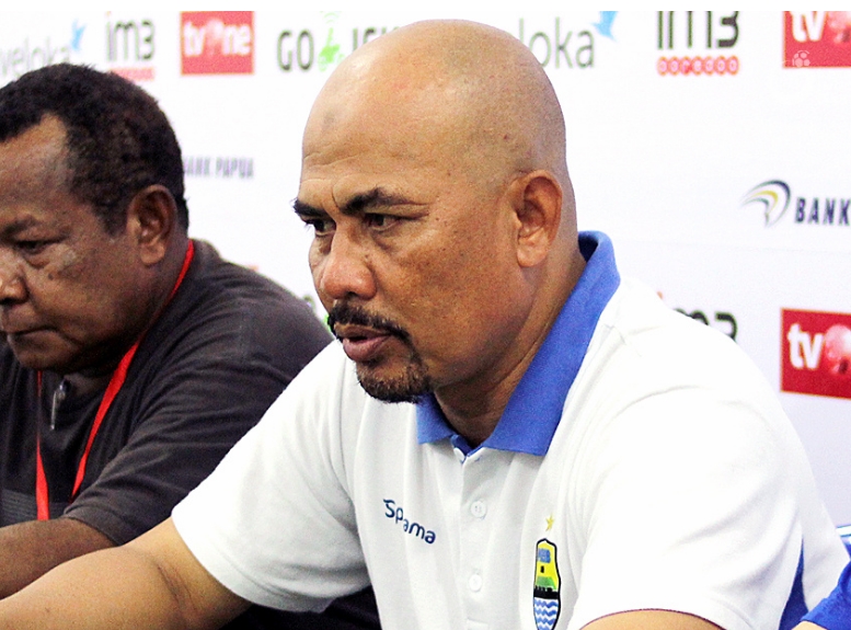 Persib Bandung Pecat Asisten Pelatih Herrie Setyawan?