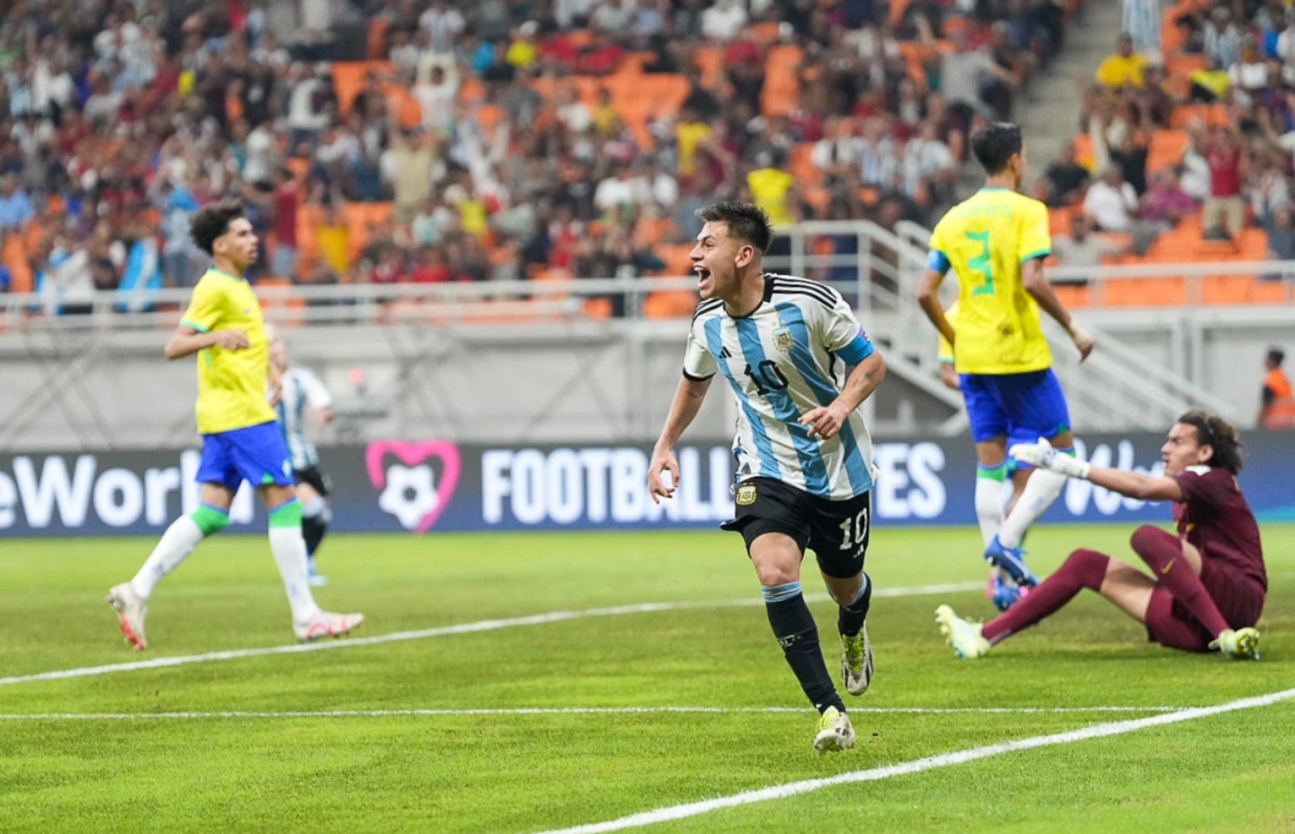 Hasil Piala Dunia U-17 2023: Claudio Echeverri Hat-trick, Argentina ke Semifinal Singkirkan Brasil