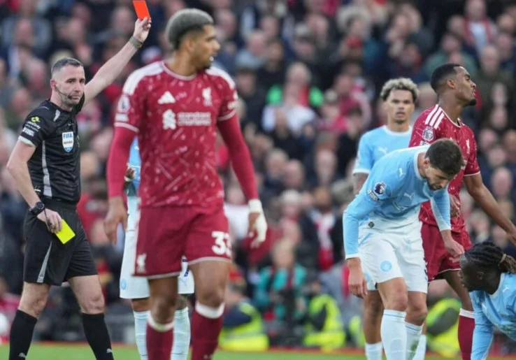 Mempertanyakan Kartu Merah Ryan Gravenberch pada Laga Liverpool vs Manchester City