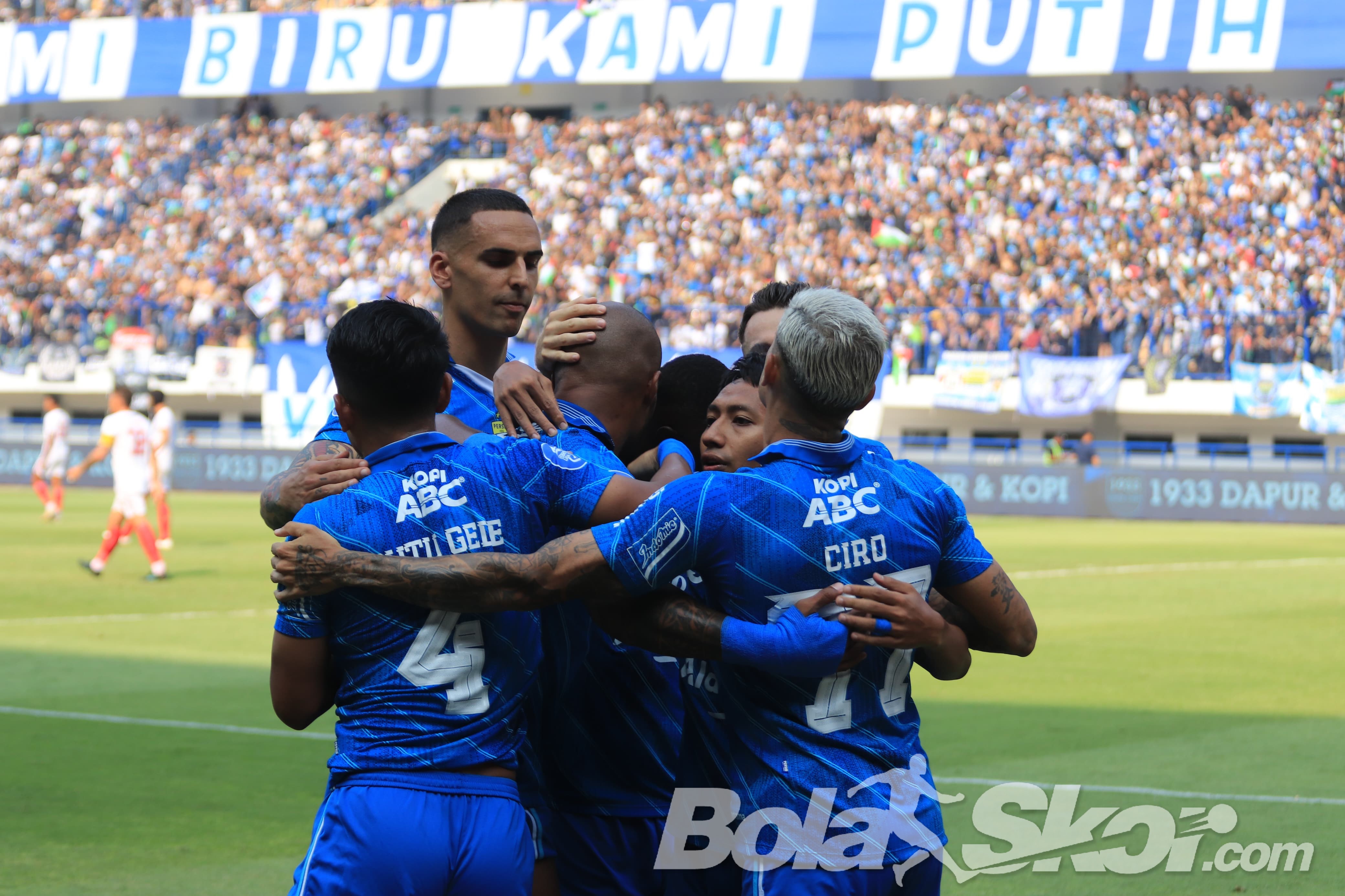 Ditahan Arema FC, Persib Dihukum Dua Kesalahan