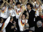 Kilas Balik Piala Dunia 1990: Goyangan Roger Milla, Panggung Terakhir Jerman Barat, dan Maradona Membelah Napoli