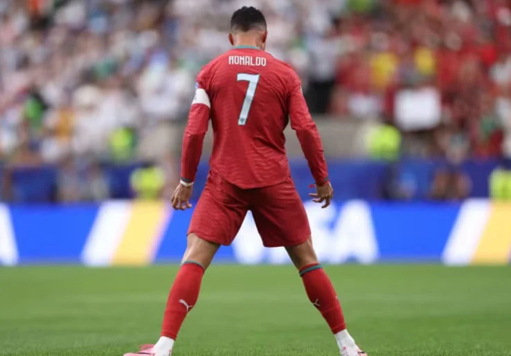 Sindiran Pedas Zlatan untuk Ronaldo: Auranya Lebih Tajam daripada Kakinya