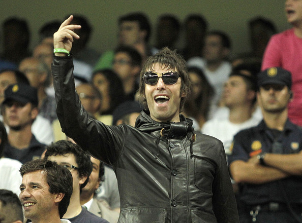 Eks Pentolan Oasis Minta Maaf kepada Fans Man United dan Liverpool