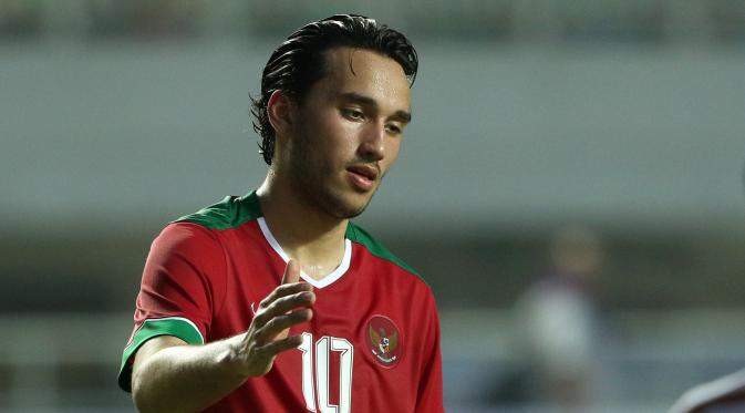 Ezra Walian Jalani Latihan di Bolton Wanderers