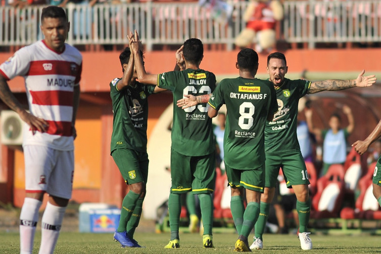 Persebaya Menang atas Persela dengan Banyak Catatan