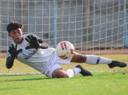 Kiper Madura United Justru Ambil Lisensi Wasit