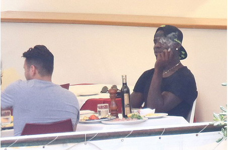 Kembali berulah, Balotelli kepergok merokok