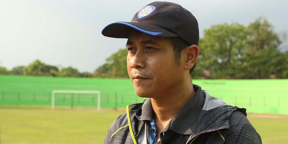 Eks Bek Tengah Persib Merapat? Ini Jawaban Pelatih Arema
