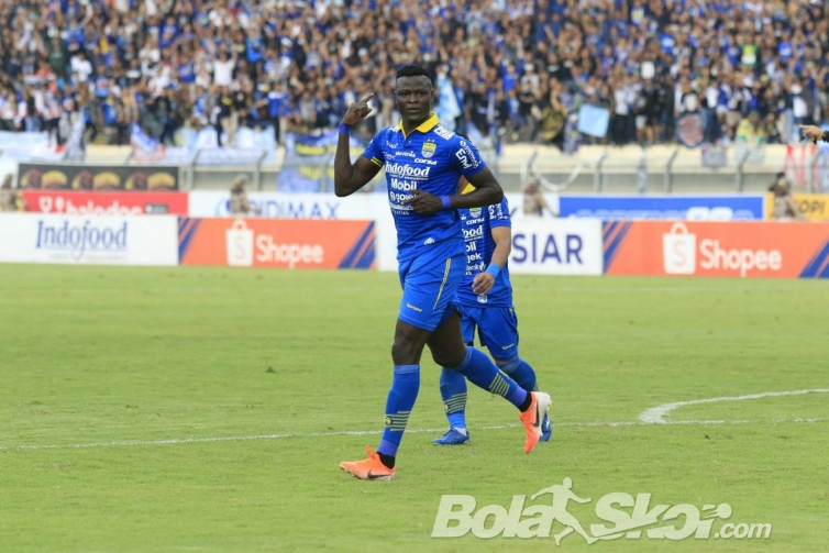 Manajemen Persib Jelaskan soal Aturan Ezechiel N'Douassel Tak Bisa Tampil saat Hadapi Maung Bandung