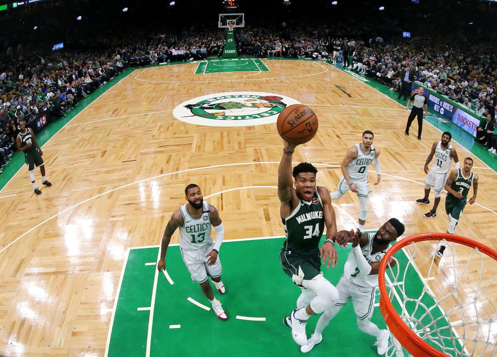 Semifinal NBA: Giannis Menggila, Bucks Atasi Celtics, dan Rockets Imbangi Warriors