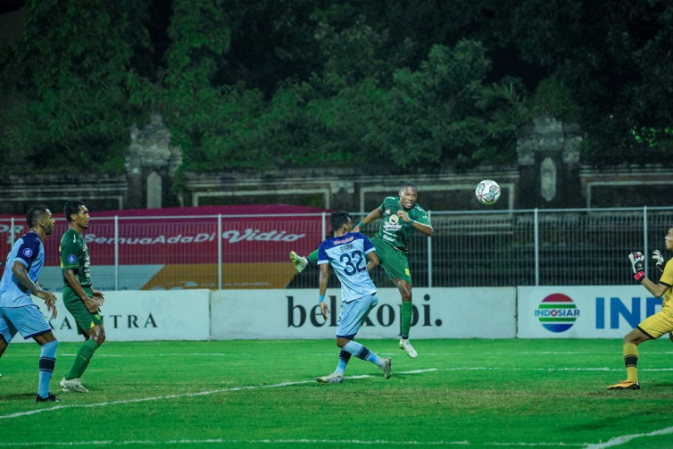 Arsenio Valpoort Masih Dipercaya Pelatih Persebaya