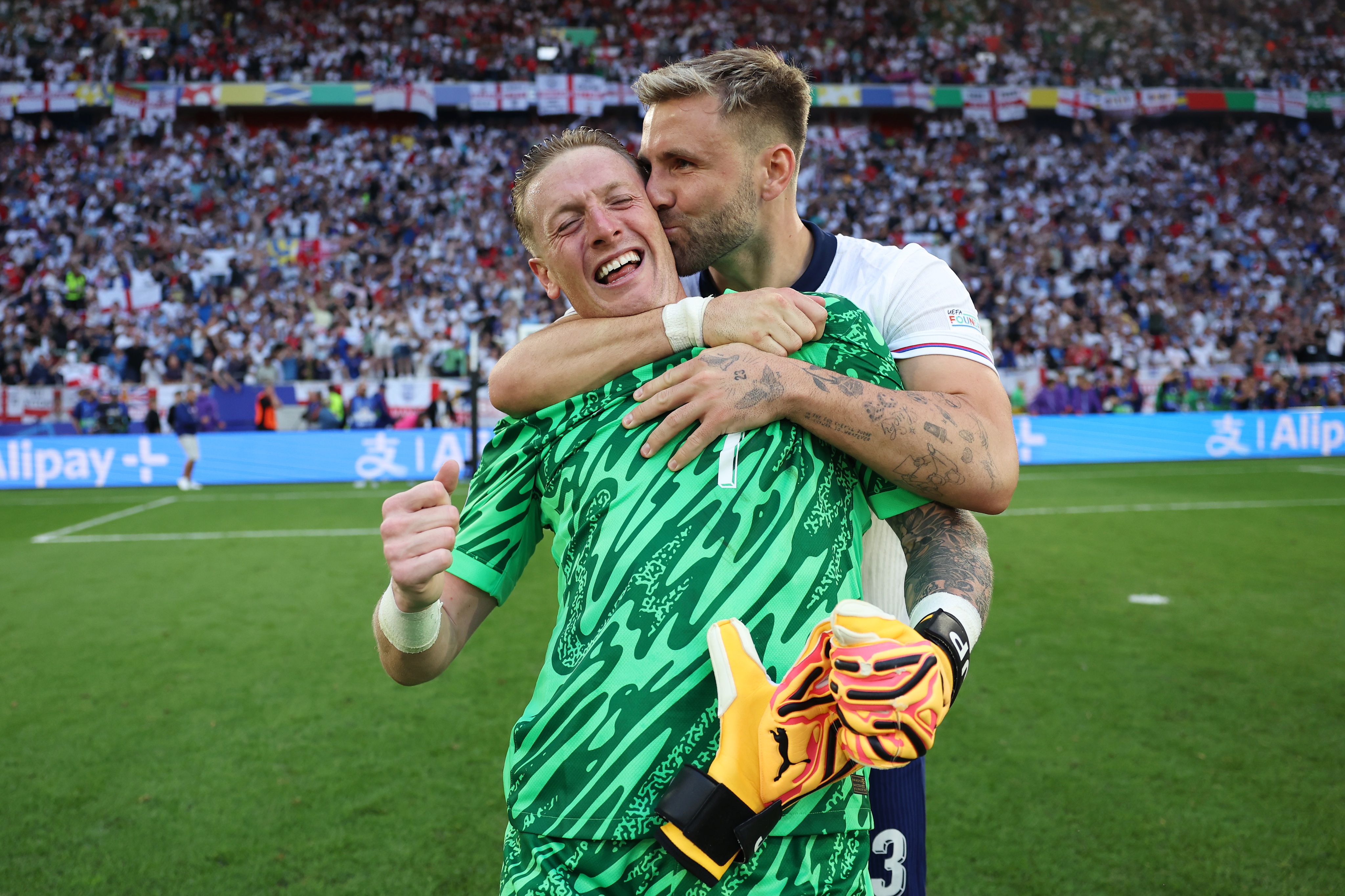 Bintang Laga Inggris Vs Swiss: Jordan Pickford dan Botol Minumnya