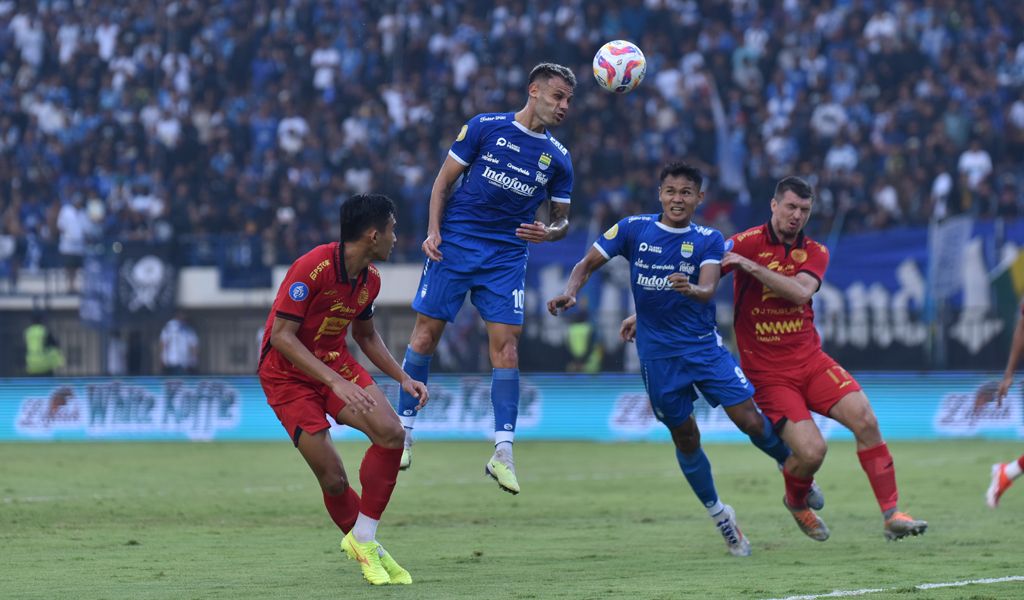 Hasil Liga 1 2024/2025: Diwarnai Dua Kartu Merah, Persib Bungkam Persija 2-0