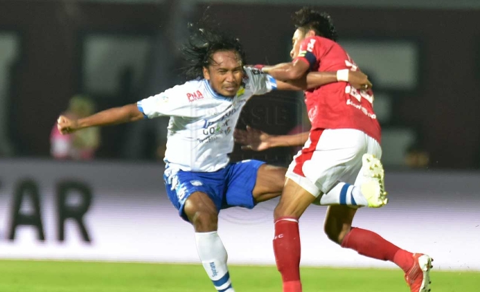 Jelang Melawan Arema FC, Dua Pemain Persib Bandung Malah Cedera
